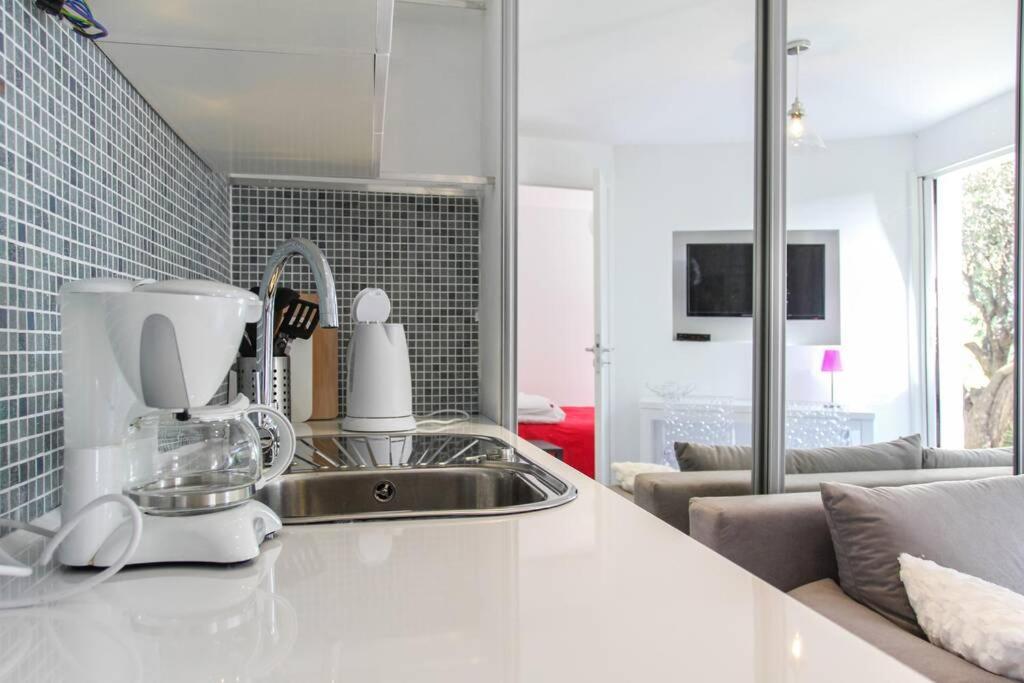 Appartement Lumineux Avec Terrasse Jardin Et Acces Piscine Вилафранк-сюр-Мер Екстериор снимка