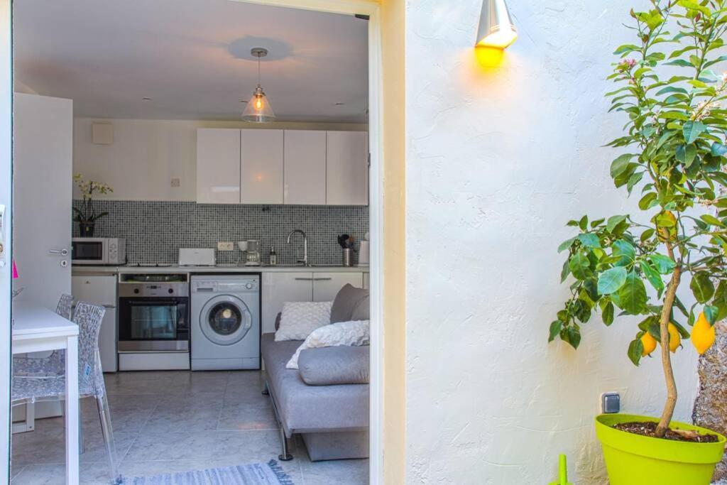 Appartement Lumineux Avec Terrasse Jardin Et Acces Piscine Вилафранк-сюр-Мер Екстериор снимка