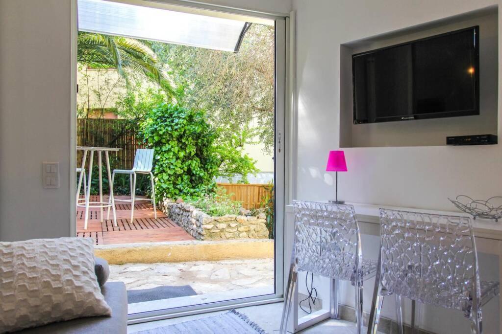 Appartement Lumineux Avec Terrasse Jardin Et Acces Piscine Вилафранк-сюр-Мер Екстериор снимка
